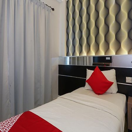 Hotel O Hotel Orchard Inn Lumut Exterior photo