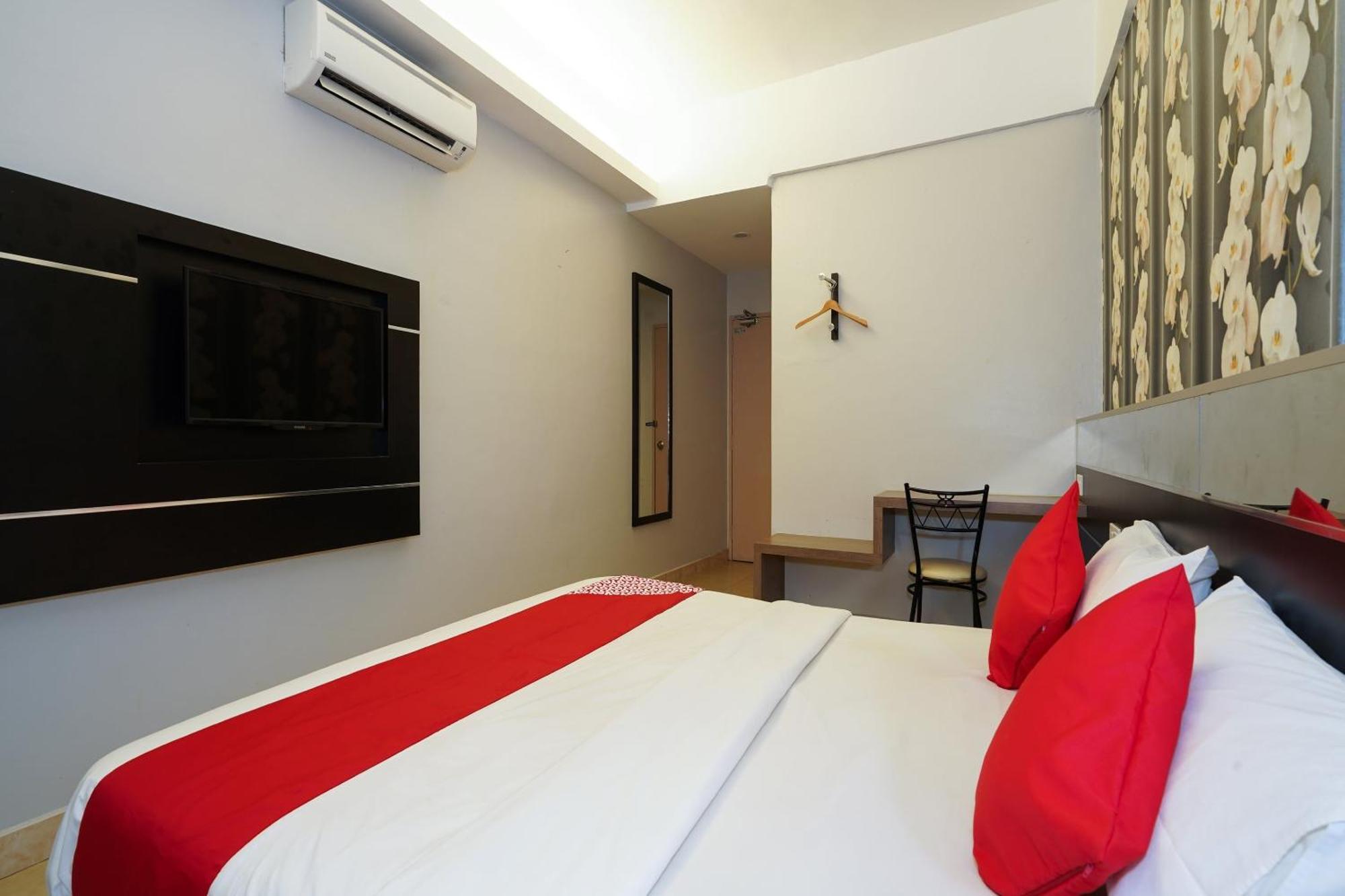 Hotel O Hotel Orchard Inn Lumut Exterior photo