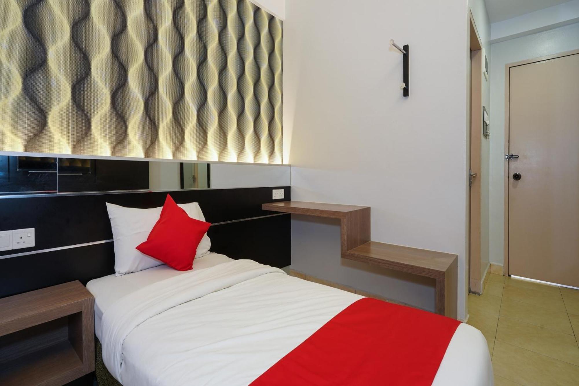 Hotel O Hotel Orchard Inn Lumut Exterior photo