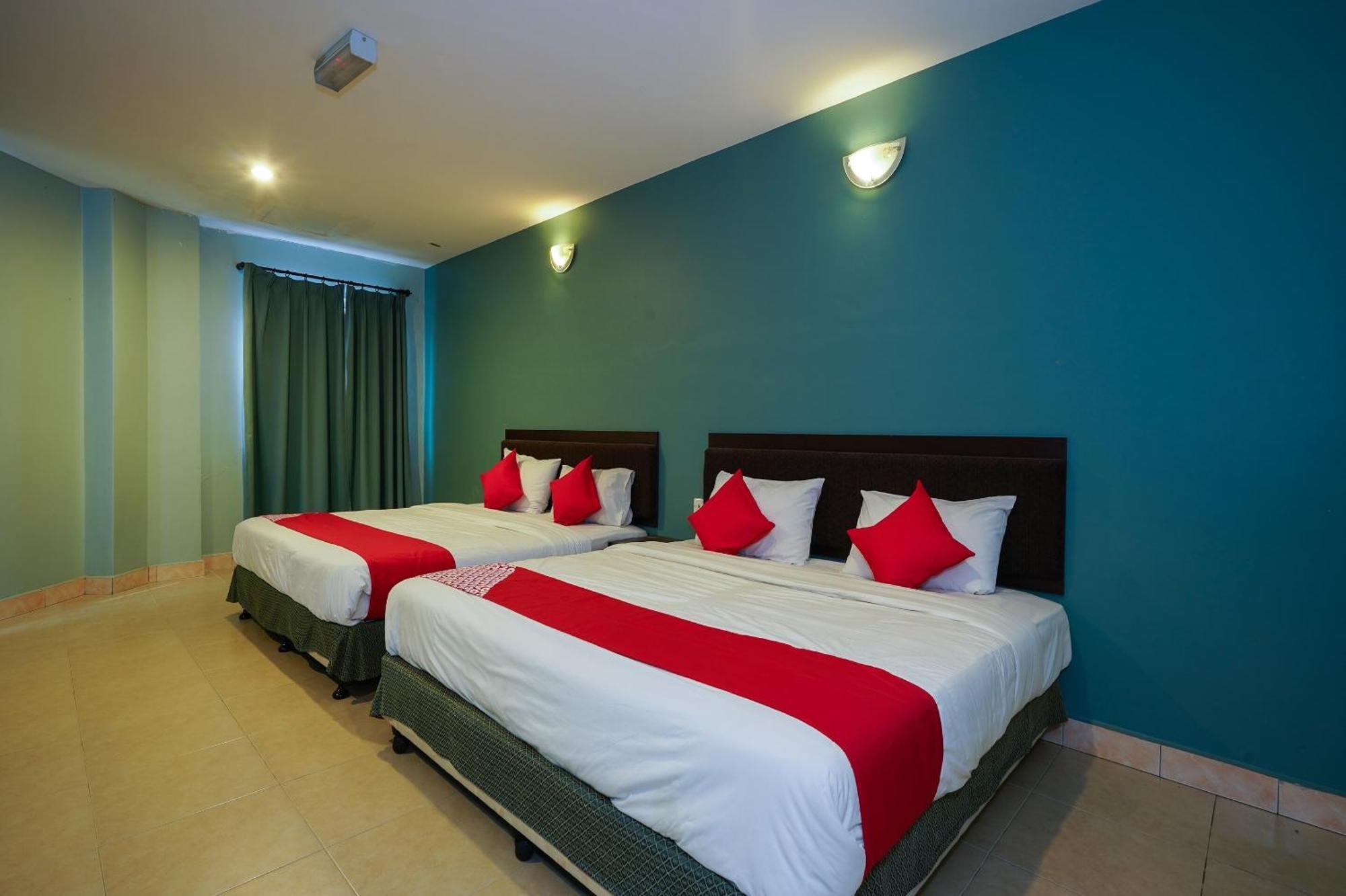 Hotel O Hotel Orchard Inn Lumut Exterior photo