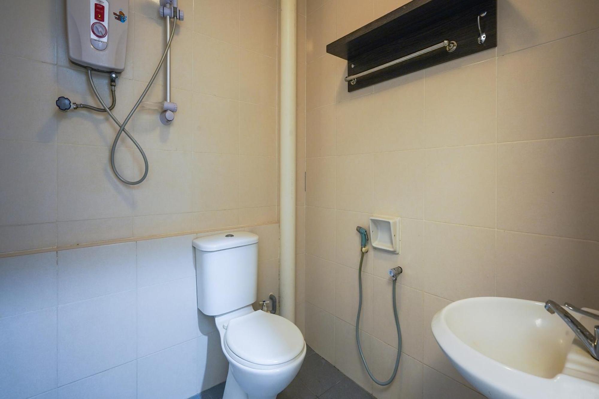 Hotel O Hotel Orchard Inn Lumut Exterior photo