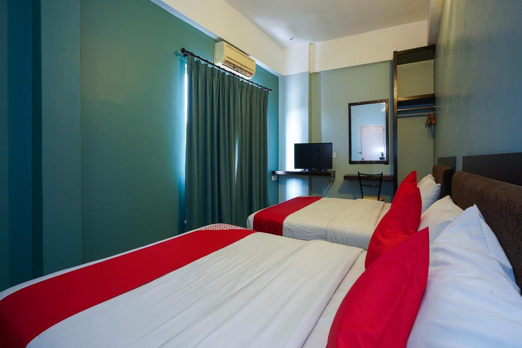 Hotel O Hotel Orchard Inn Lumut Exterior photo