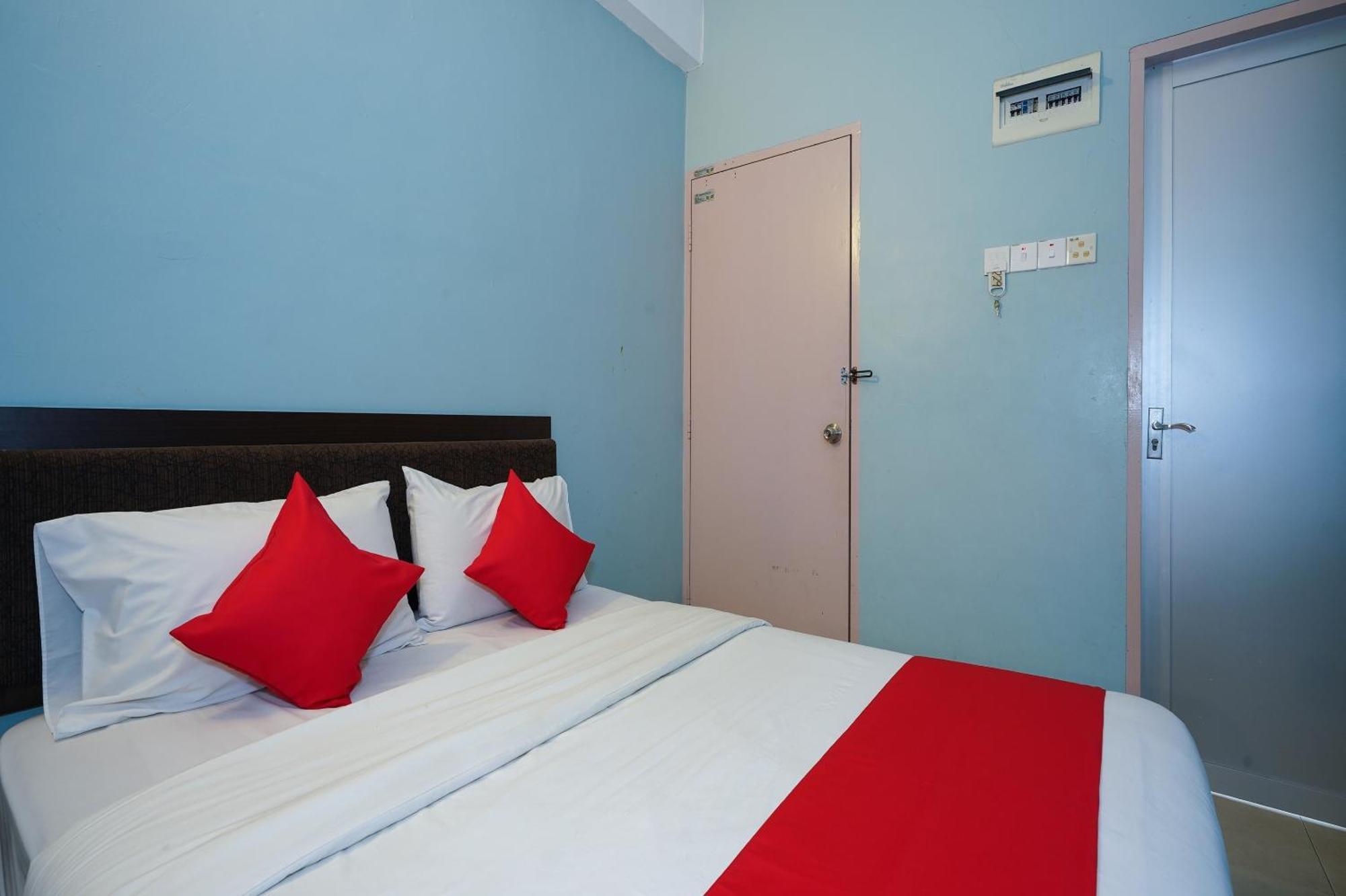 Hotel O Hotel Orchard Inn Lumut Exterior photo