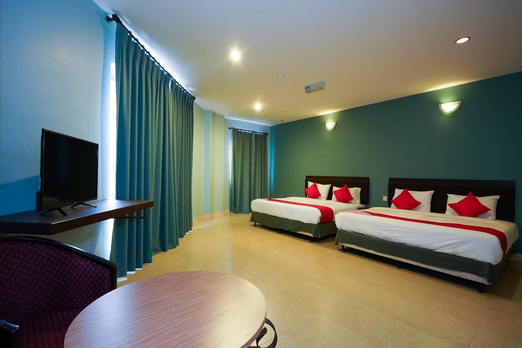 Hotel O Hotel Orchard Inn Lumut Exterior photo