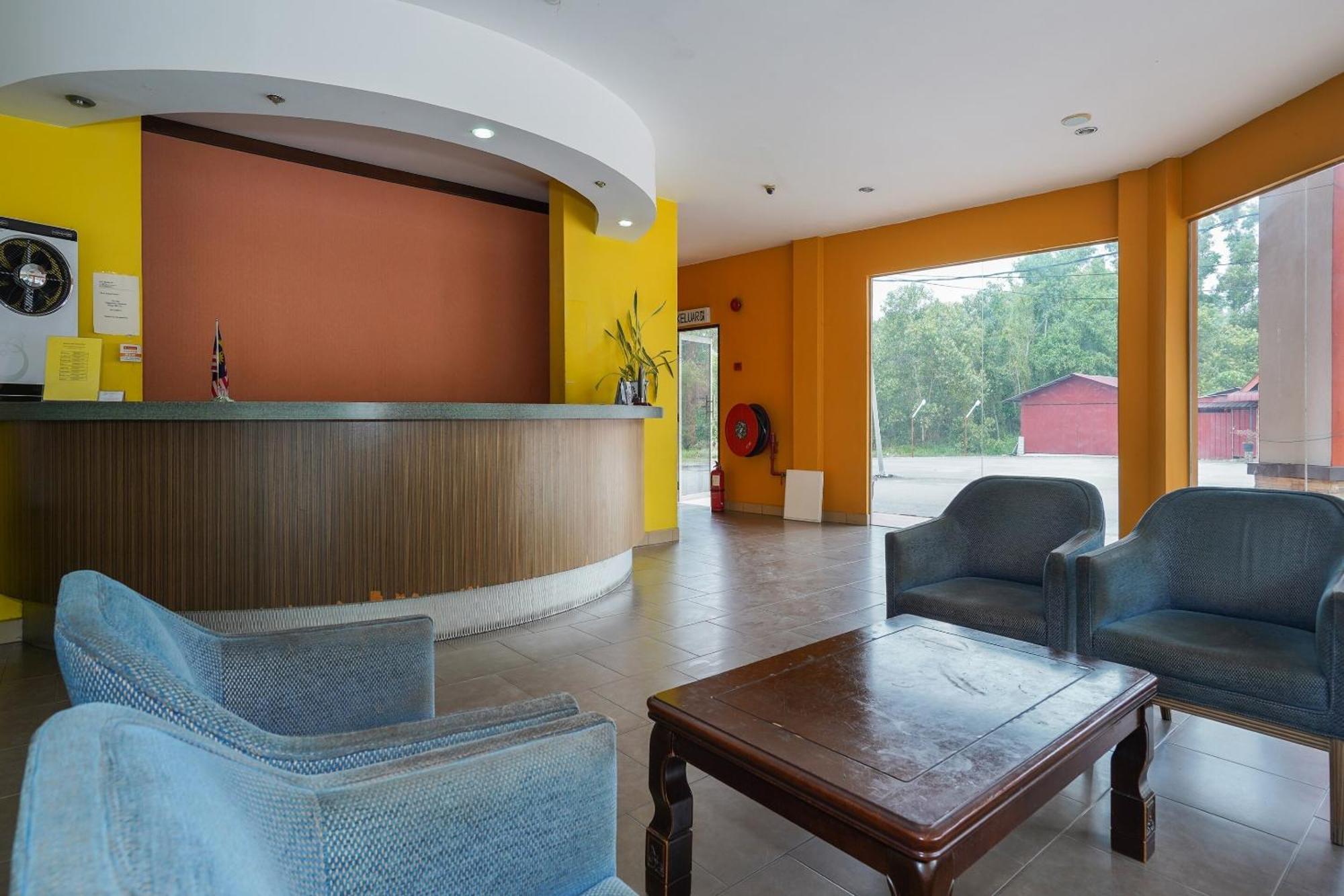Hotel O Hotel Orchard Inn Lumut Exterior photo