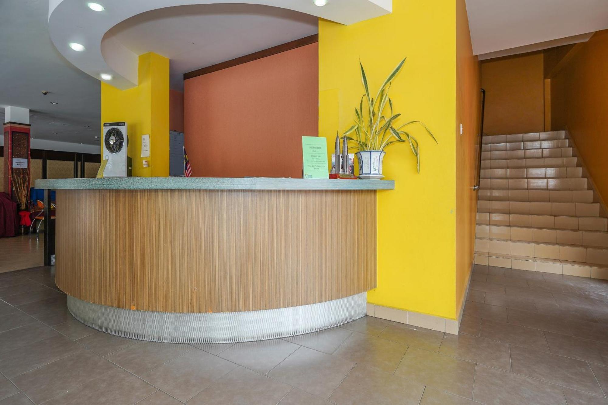 Hotel O Hotel Orchard Inn Lumut Exterior photo