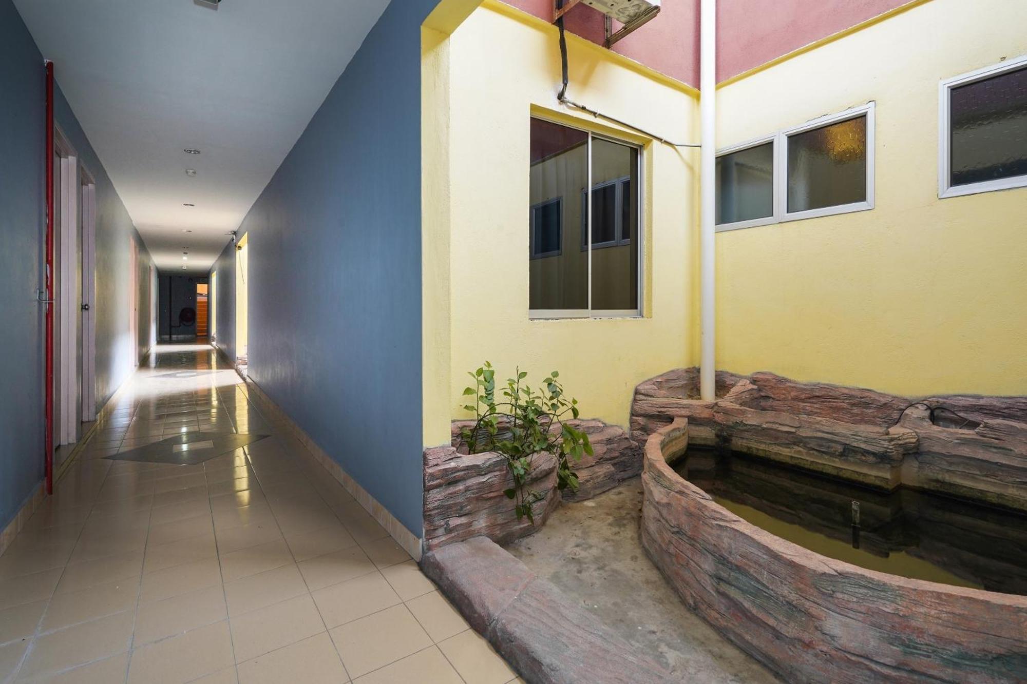 Hotel O Hotel Orchard Inn Lumut Exterior photo