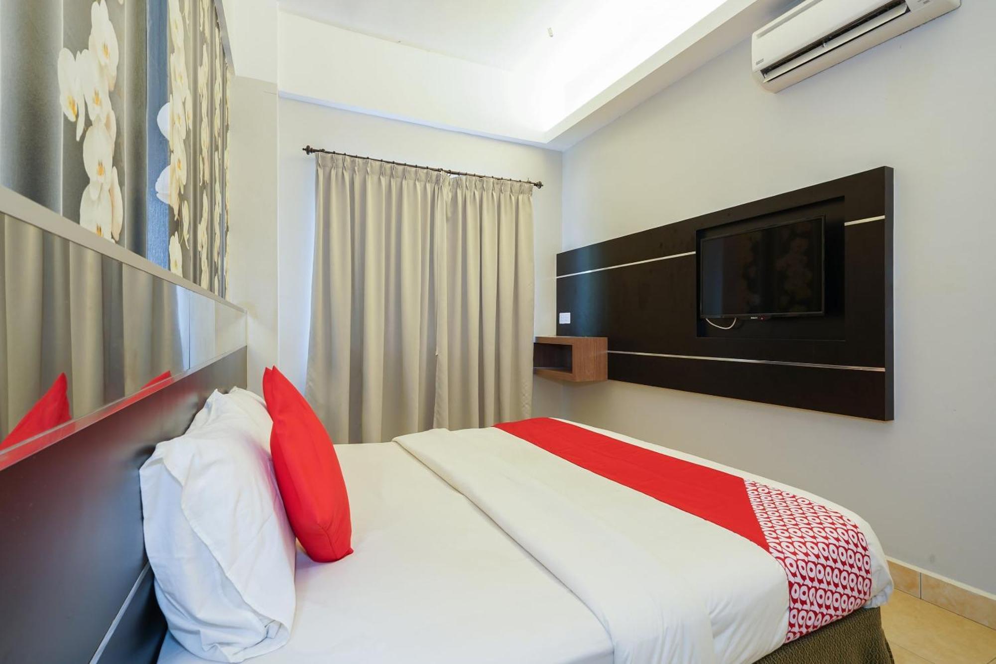 Hotel O Hotel Orchard Inn Lumut Exterior photo