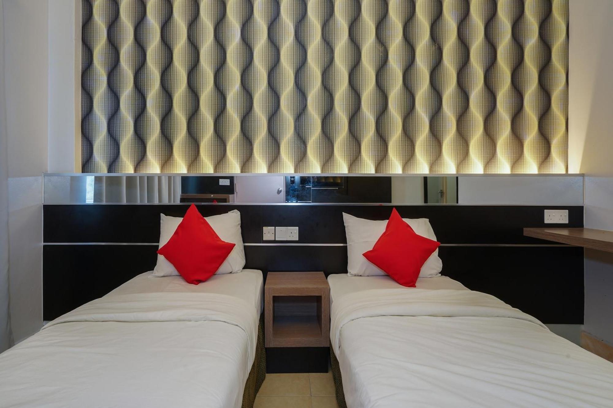 Hotel O Hotel Orchard Inn Lumut Exterior photo