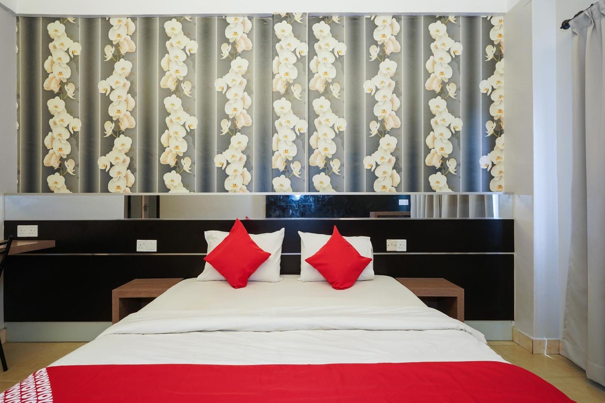 Hotel O Hotel Orchard Inn Lumut Exterior photo