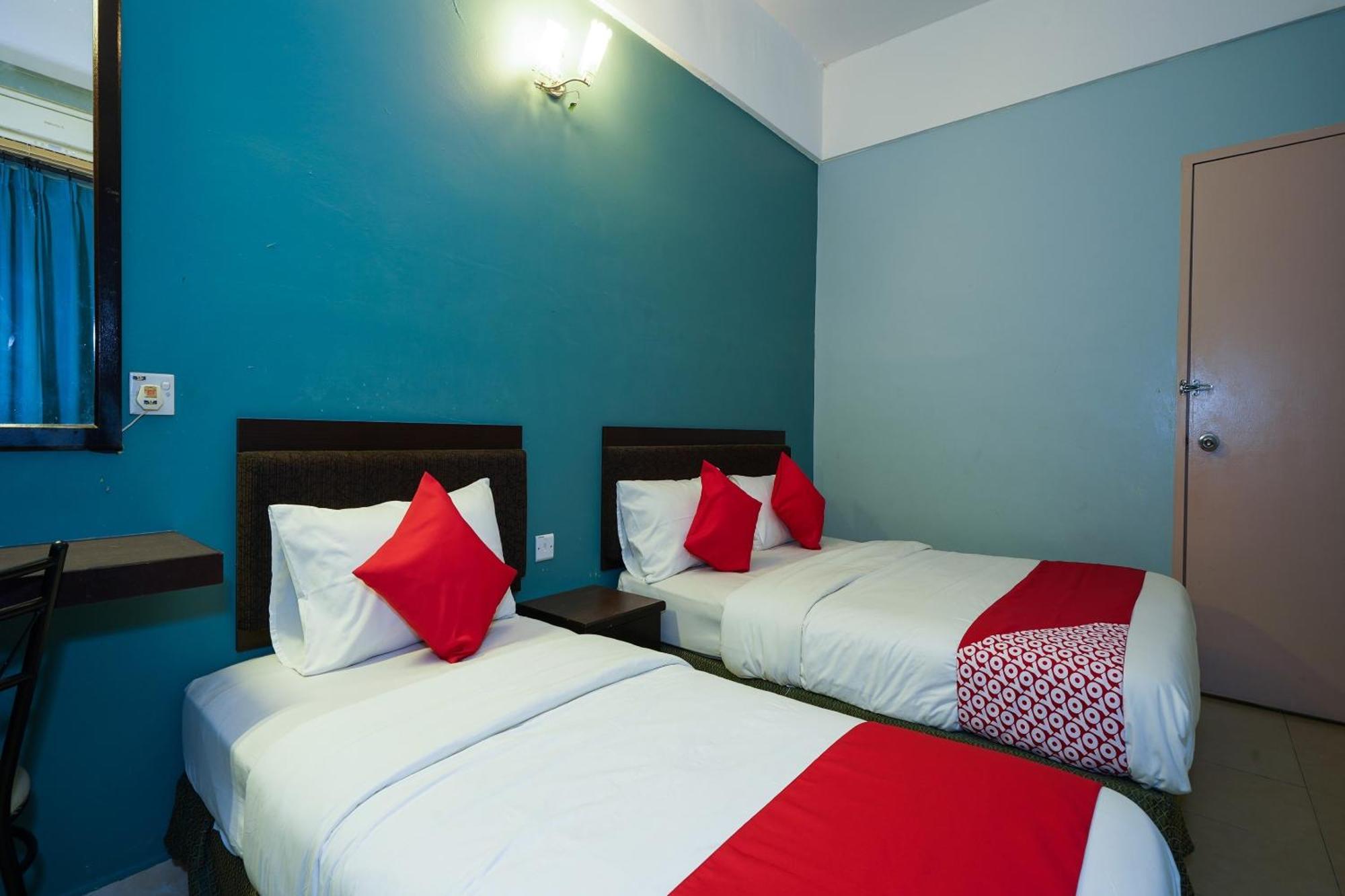 Hotel O Hotel Orchard Inn Lumut Exterior photo