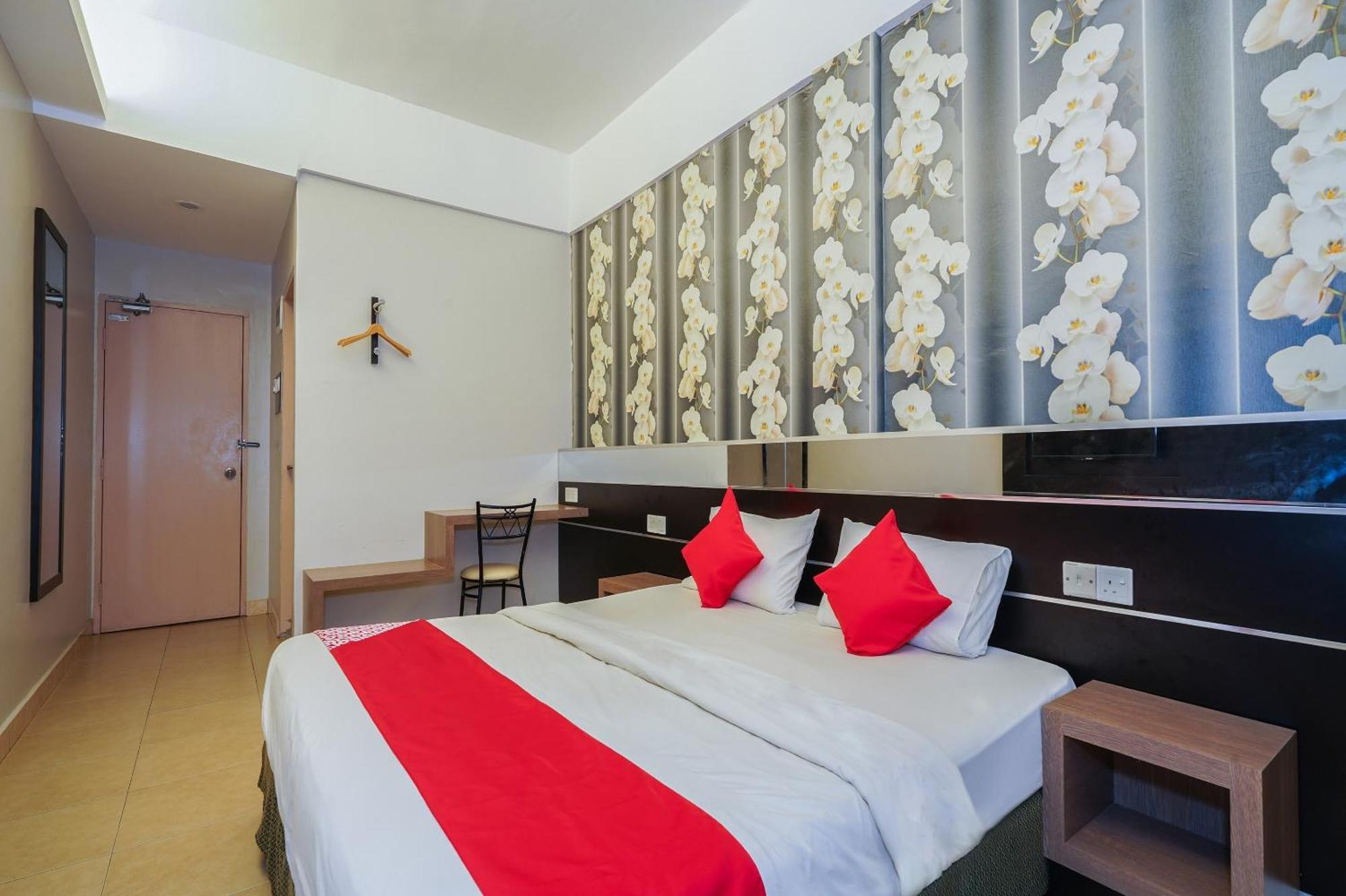 Hotel O Hotel Orchard Inn Lumut Exterior photo